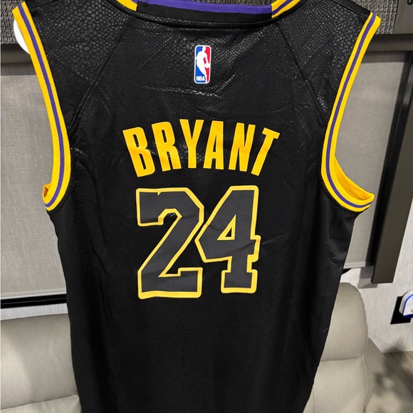 COPY - Kobe Bryant Lakers commemorative Jersey XL - Picture 3 of 3